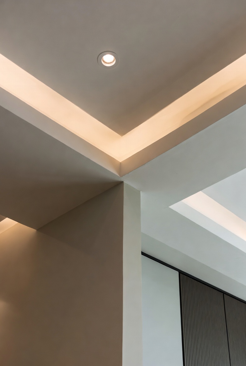 Peinture murs et plafonds dans une pièce contemporaine